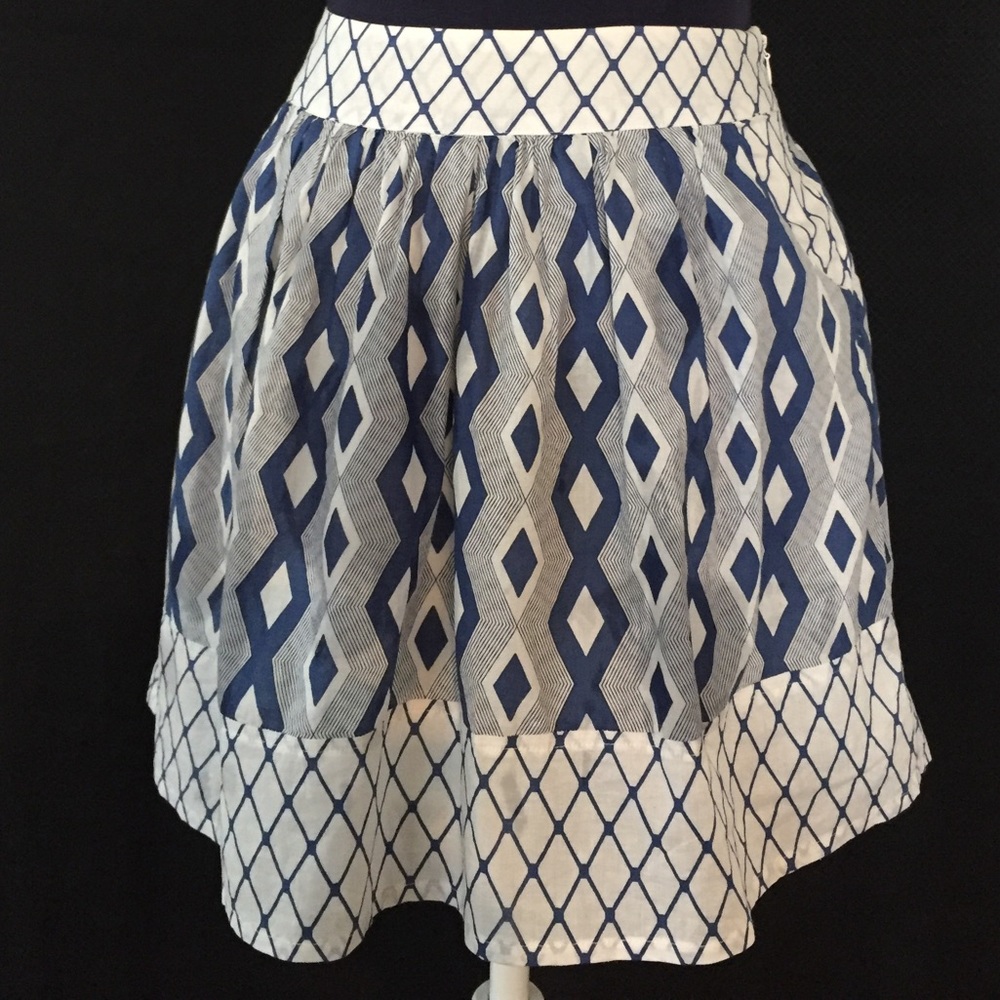 FOREVER 21  XXI Navy & White skirt.  NWOT Sz S/P